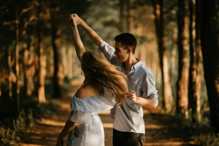Relationships after 30, Young couple dancing.